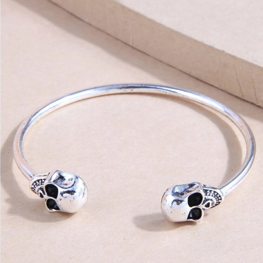 Skull bracelet